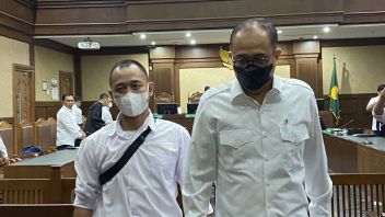 Witness Calls Rafael Alun's Wife Several Times Present During A Meeting At PT Frame