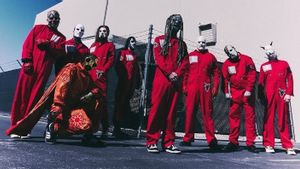 Eloy Casagrande와 함께한 Slipknot의 첫 번째 노래는 'Long May You Die'입니다.