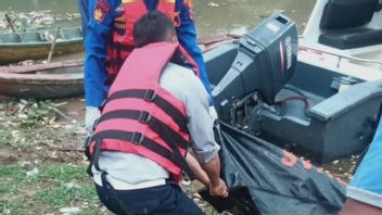 警察は、Cianjur Jangari貯水池で手を縛られた袋の中の遺体の身元を明らかにする