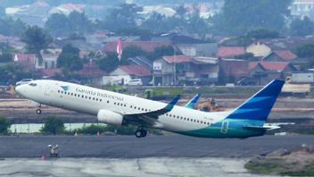 Garuda dan Lion Air Gagal Mendarat di Bandara Supadio karena Cuaca Buruk
