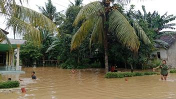 Des centaines de maisons dans 3 villages de Jember ont été inondées