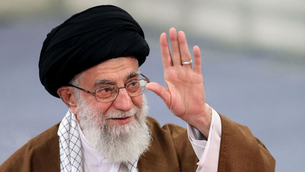 Supreme Leader Ayatollah Ali Khamenei Supports Restoration of Diplomatic Relations between Iran and Egypt