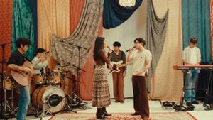 Makin Syahdu, Vanessa Zee Berkolaborasi dengan Juicy Luicy Bawakan <i>Berkaca-kaca</i>