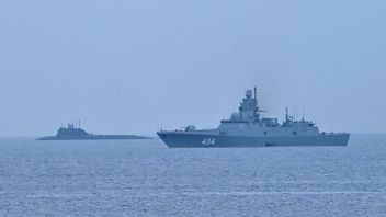 Un bateau de guerre et un sous-marin russe restera à Cuba jusqu’à la semaine prochaine, le Kremlin : Pas d’inquiétude