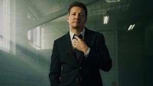 杰里米·兰纳(Jeremy Renner)透露了为什么没有霍基2《霍基2》的原因,声称被半薪酬