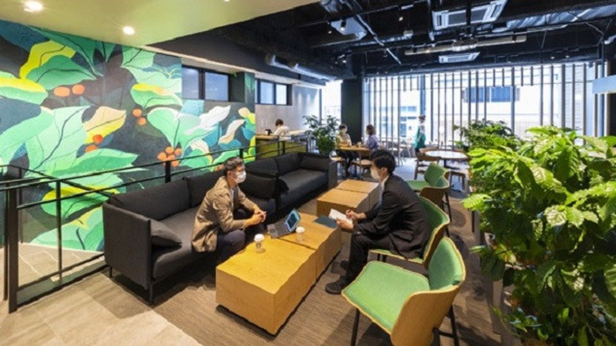 Starbucks Ouvre La Première Nouvelle Branche Du Concept D’espace De Travail à Ginza
