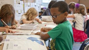 It's Time For Children To Enter School Environments, What Should Parents Think?