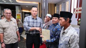AHY Hands Over First Electronic Certificate In West Kalimantan Kubu Raya