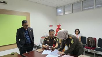 BPN日惹员工将169万印尼盾的学生宿舍腐败资金退还给南苏门答腊检察官办公室