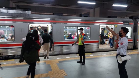 Antisipasi Lonjakan Penumpang, KAI Commuter Tambah Petugas Keamanan di Stasiun
