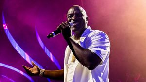 Akon Digugat Cerai Beberapa Hari Sebelum Ulang Tahun Pernikahan