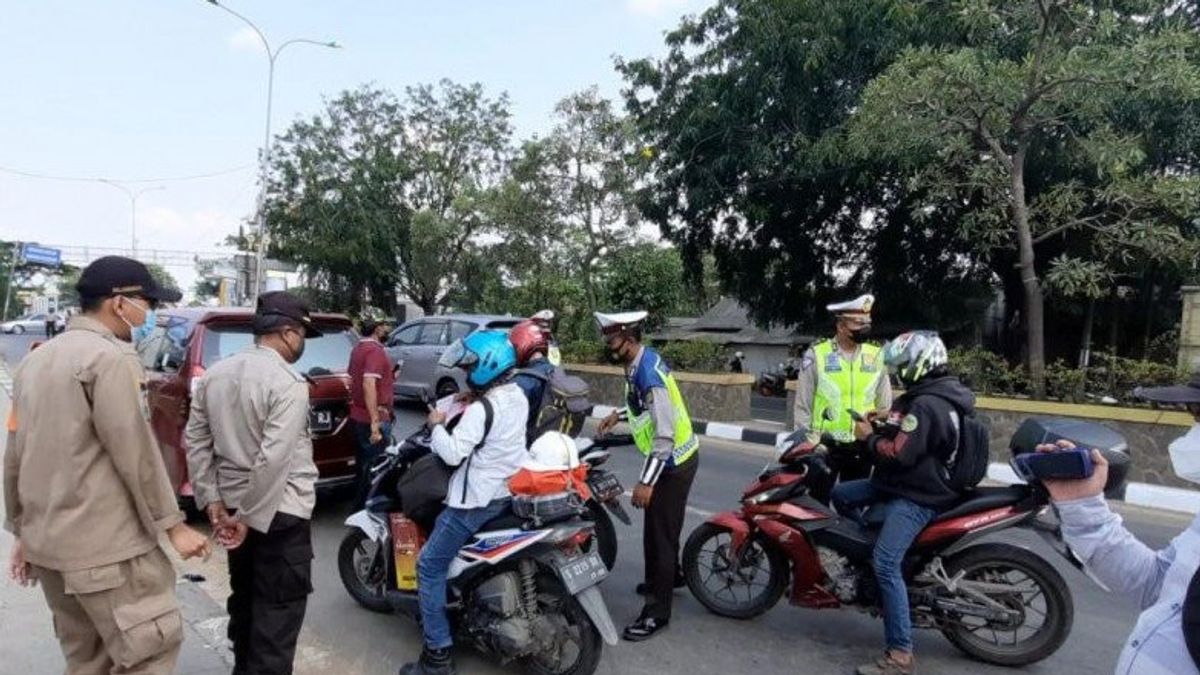 200 Voyageurs Sur La Ligne Pantura Bekasi Inspectés Par Des Officiers Conjoints
