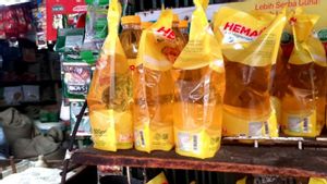 Warga Palembang Masih Kesulitan Dapatkan Minyak Goreng Rp14.000 per Liter