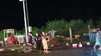 The Puting Belitung Hajar Mamuju, A Trader's Lapak On Manakarra Beach, Was Torn Apart