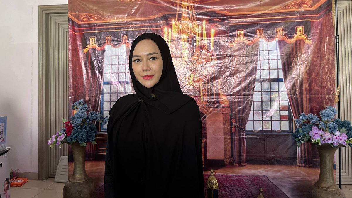 Wear Hijab, Aura Kasih Chooses To Adjust Fashion To The Needs Of The Event