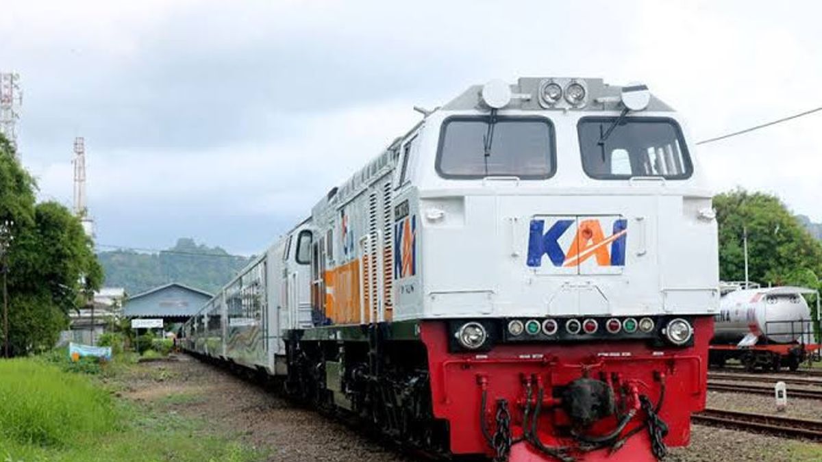 List Of 18 Gambir Departure Trains Stopped At Jatinegara Station On New Year's Eve