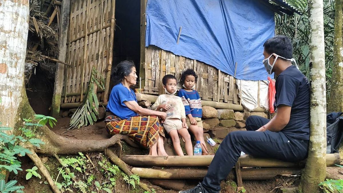 Viral Foto Bocah Bermasker Lusuh yang Tinggal di Gubuk Karangasem Bali