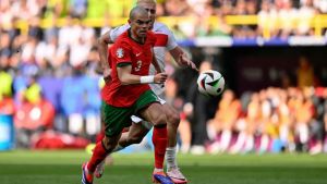Martinez félicite Pepe et Ronaldo lors de la victoire du Portugal sur la Turquie, 3-0