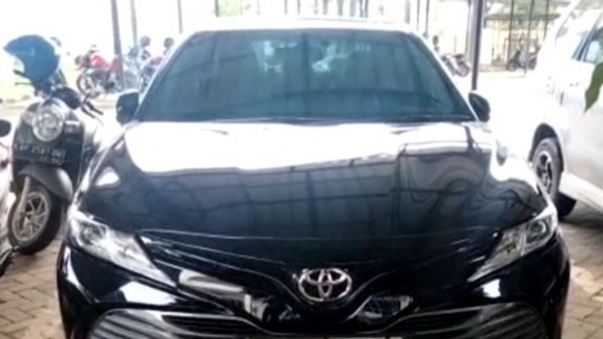 The Camry Sedan Driver That Goes Viral On Social Media Turns Out To Be A Student, Was Mocked By Residents Of Jalan Kramat, Central Jakarta