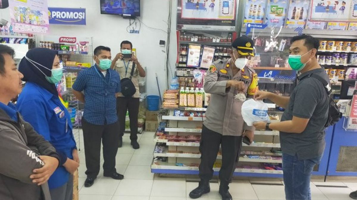 Robbers Who Cracked A Minimarket Safe In Bekasi For IDR 46 Million Are Chased By The Police