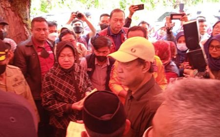 Mensos Salurkan Bantuan ke Korban Longsor Gowa