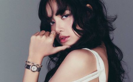 Tampil Bak Wanita Karir dengan Jam Tangan Mewah, Intip Potret Lisa BLACKPINK Jalani Pemotretan Terbaru