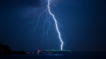 Lightning Evidence Can Be Very Deadly In India: Hundreds Of People Killed In Days