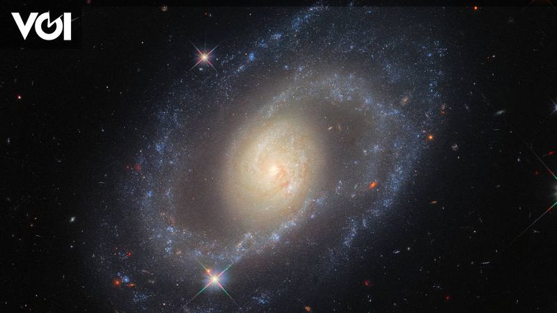 Hubble Captures Spiral Galaxy With Arm Of Stars