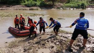 Tim SAR Gabungan Karawang Temukan Korban Tenggelam di Sungai Citarum