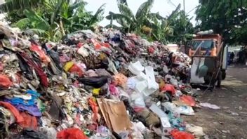 camination des déchets dans l'île de Cakung Lamban par manuel