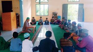 Yatim rappelle le Coran au Pondok Al Kayis Banten