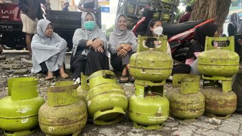 Antrean Tabung Gas 3 Kg Membuat Pedagang Tidak Jualan Hari Ini