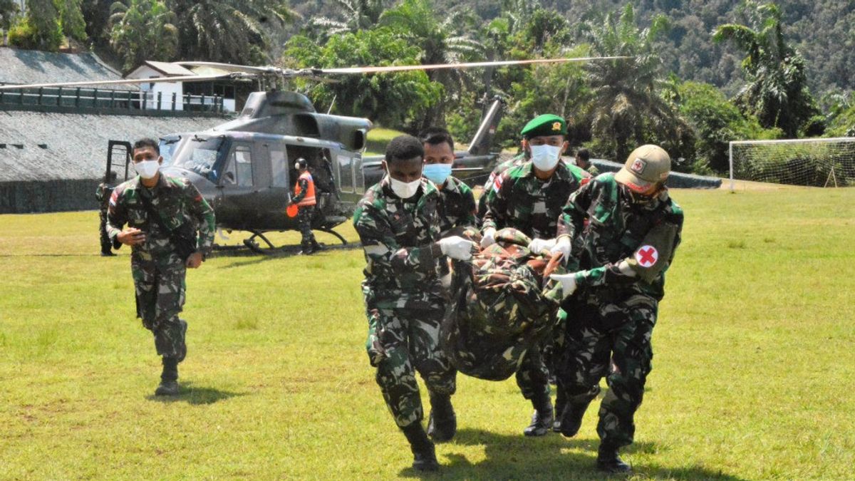 不幸的消息， 一名 Tni 士兵在疏散巴布亚暴行的医疗保健受害者时死亡