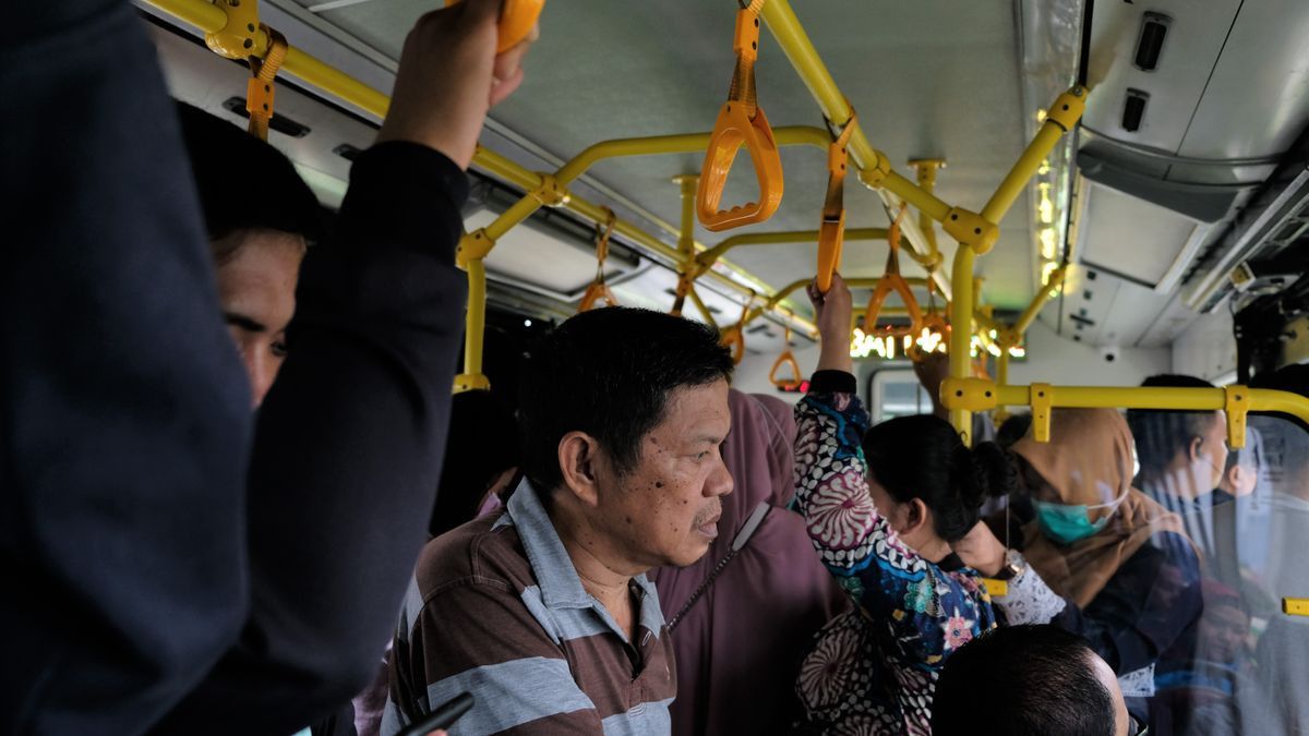 Stratégie Du Gouvernement Provincial De Jakarta Pour Prévenir Covid-19 En Réduisant Les Heures D’exploitation Des Transports Publics