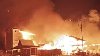 Un grand incendie à Meranti Riau, Si Jago Merah Nyaris Lahap Logistique des élections de 2024