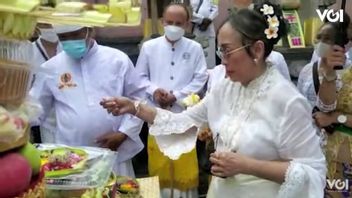 VIDEO: This Is The Moment When Sukmawati Soekarnoputri Goes Through The Sudhi Wadani Procession
