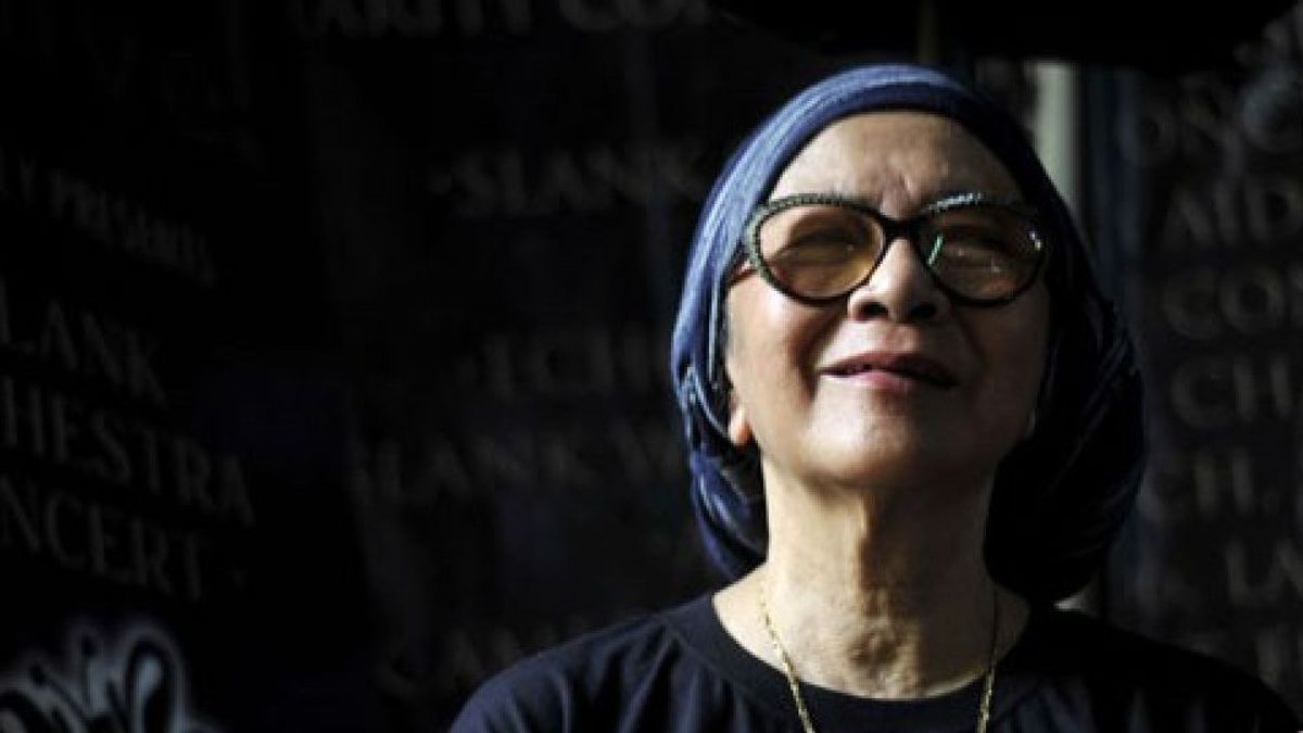 Memori Bunda Iffet Kritik Bung Karno Terlalu Lama Berkuasa