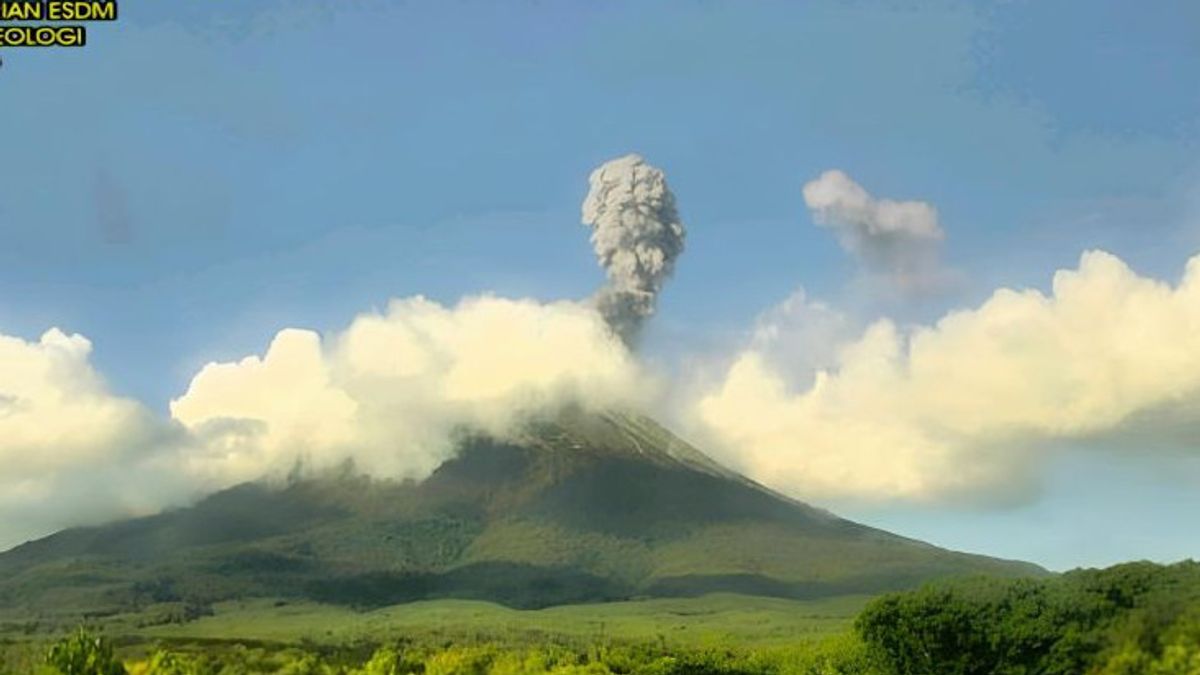 L'éruption du mont Luyotolok avec une éruption d'une ébome de plus d'un kilomètre