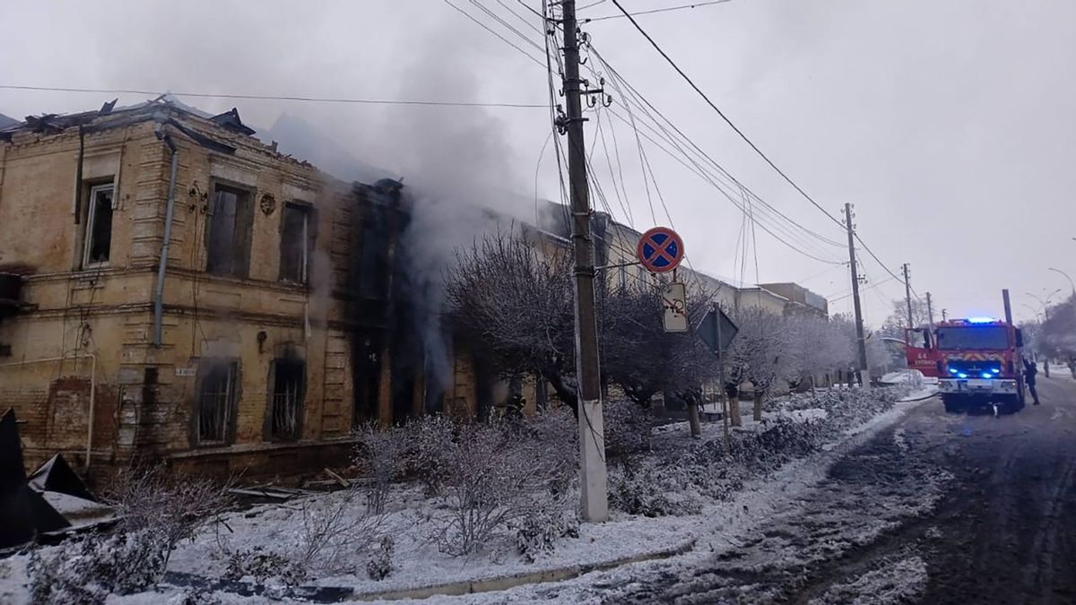 泽伦斯基总统呼吁居民在政府试图恢复电力时在冬季恢复复原力