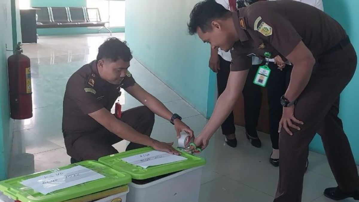 Jaksa Sita Puluhan Dokumen Terkait Pengadaan Alkes di RSUD Sumbawa