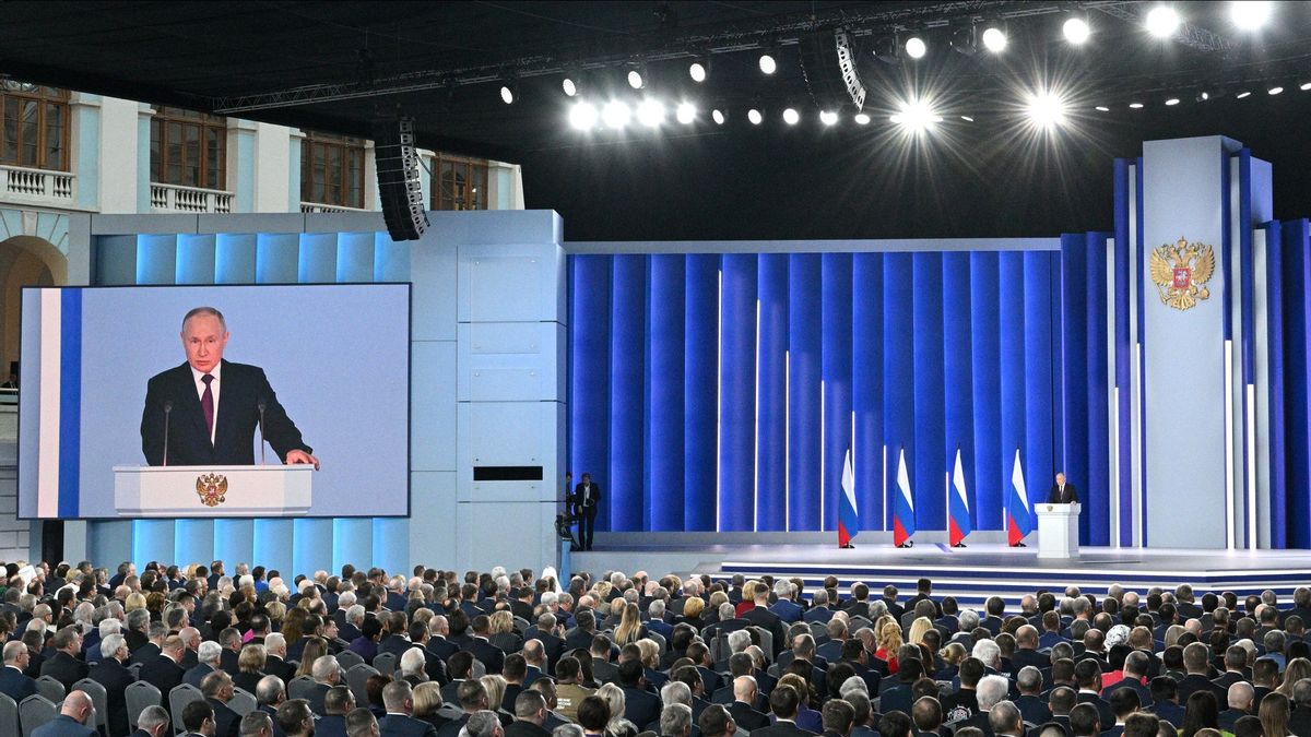普京总统暂停俄罗斯参加《核限制条约》：准备在...