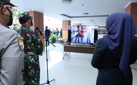 Panglima TNI Semangati Pasien COVID-19 yang Jalani Isoter di RSUD Al Ihsan, Bandung