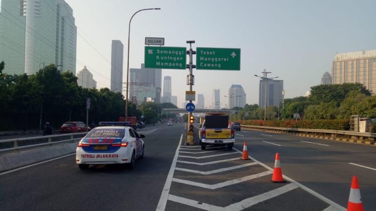 Police Prepare Special Paths For Health Workers On Toll Roads During Emergency PPKM