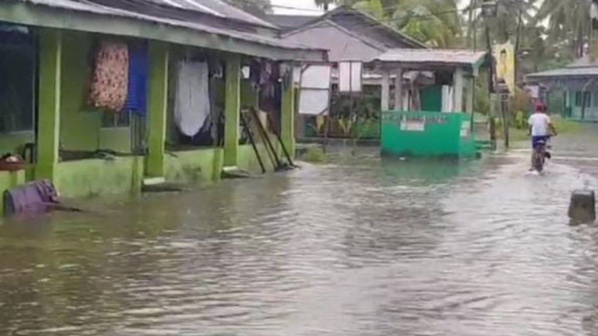 金曜日の夜から大雨が降り、ベンクル市の40軒の家屋が浸水