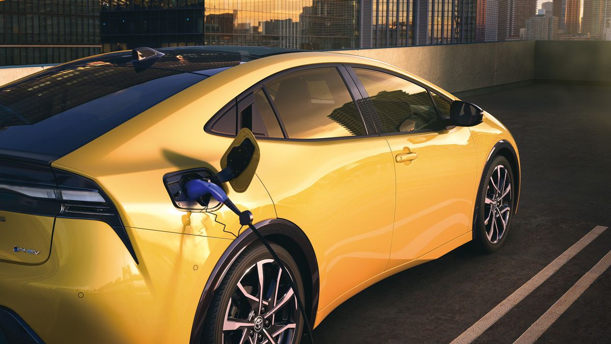Confus de choisir une voiture hybride ou électrique? Rencontrez le PHEV!