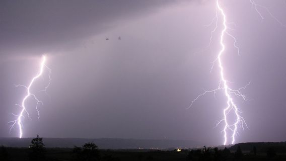 Weather Thursday, April 25, Beware Of Heavy Rain Accompanied By Lightning In Jakarta And West Java