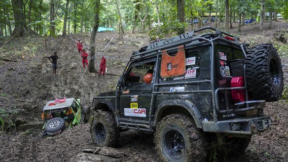 参加110名参加者,引用KAGAMA 4X4 Jatiluhur Jungle Rush 2024 事件的兴奋