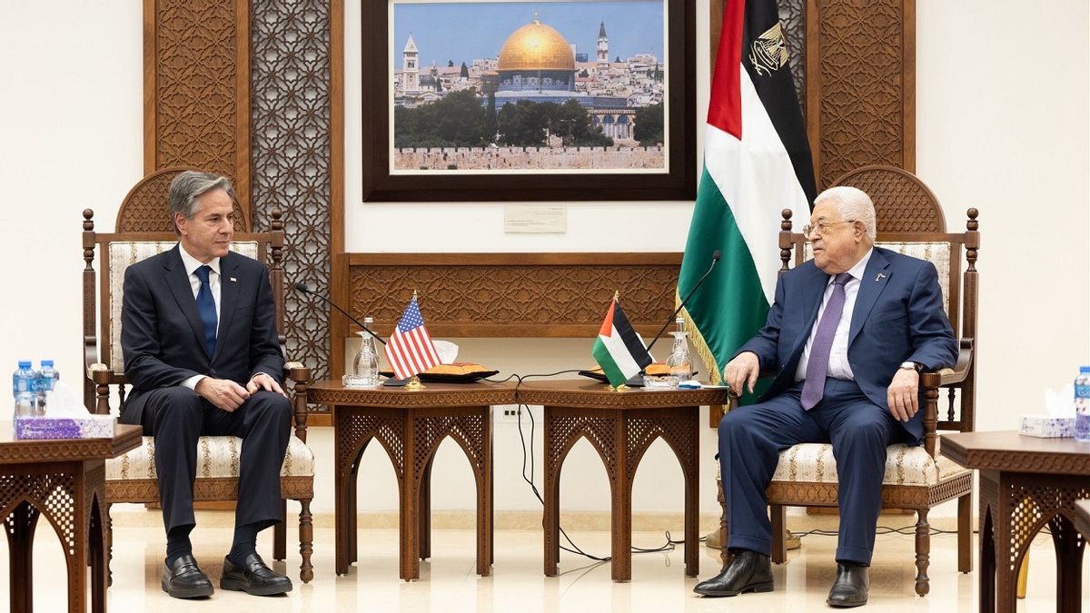 アッバス大統領は米国国務長官の前で、ガザ地区はパレスチナの不可欠な部分であると断言し、あらゆる分離計画を拒否
