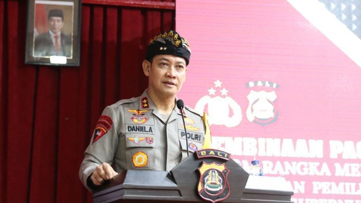 Bali Police Chief Gather Pecalang Ahead Of The 2024 Pilkada