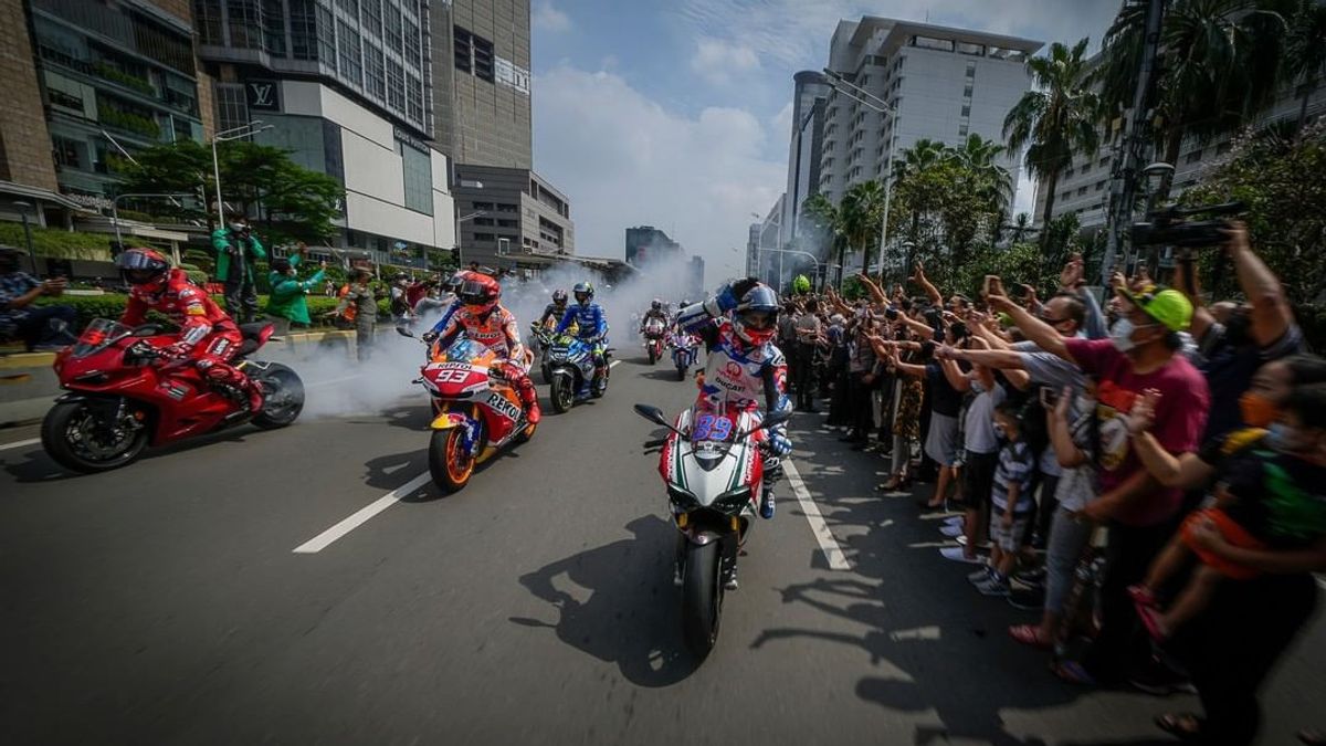 It Turns Out That Not Only Marquez Who Was "Naughty" During The Parade, Bagnaia And The Yamaha Riders Also Left Their Mark On The Streets Of Jakarta!